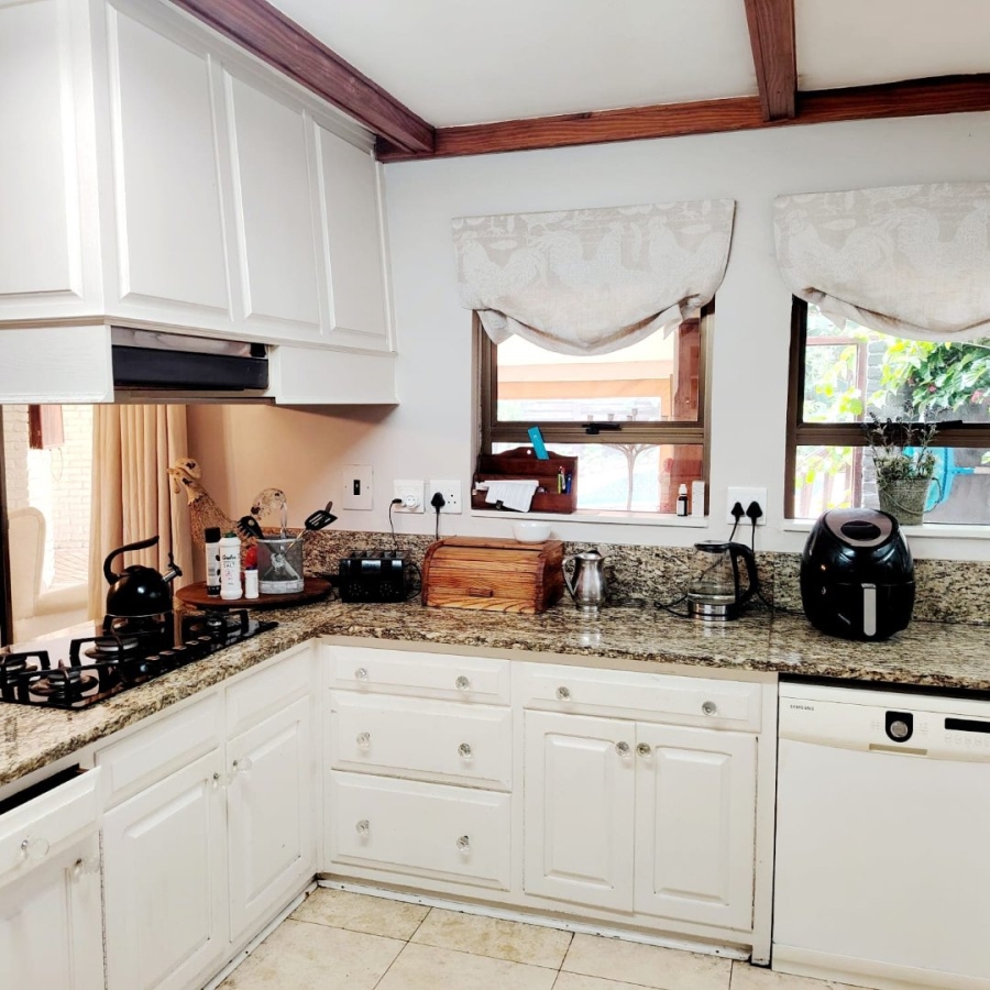 5 Bedroom Property for Sale in Beacon Bay Eastern Cape